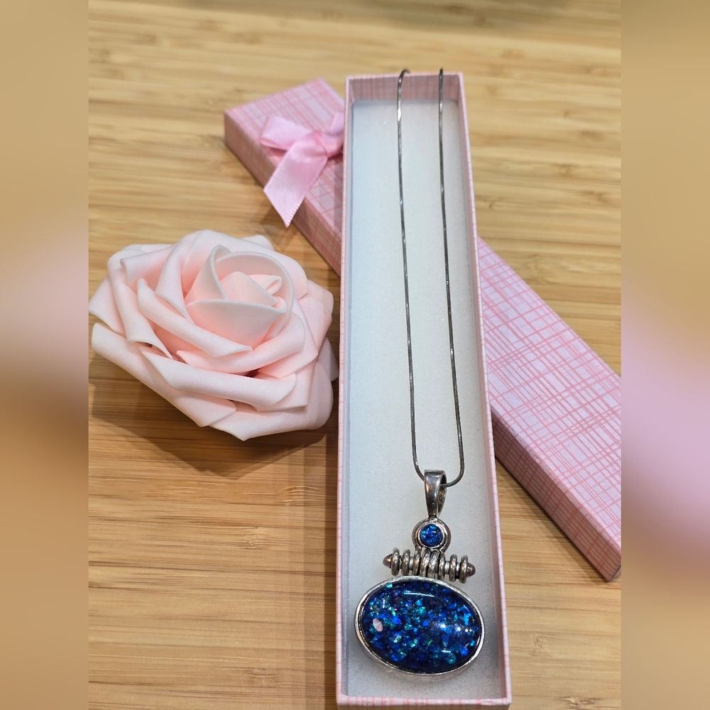 Elegant Sterling Sikver Blue Pendant Necklace - Picture 6 of 8